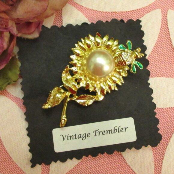 VINTAGE Flower Bee TREMBLER Brooch ~Flower Insect Rhinestone PearlJiggler Brooch - Picture 1 of 15